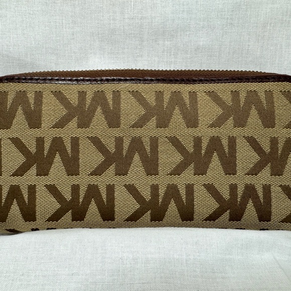 EUC - Michael Kors “Anabelle” jet set signature canvas tote and matching wallet - Picture 13 of 17